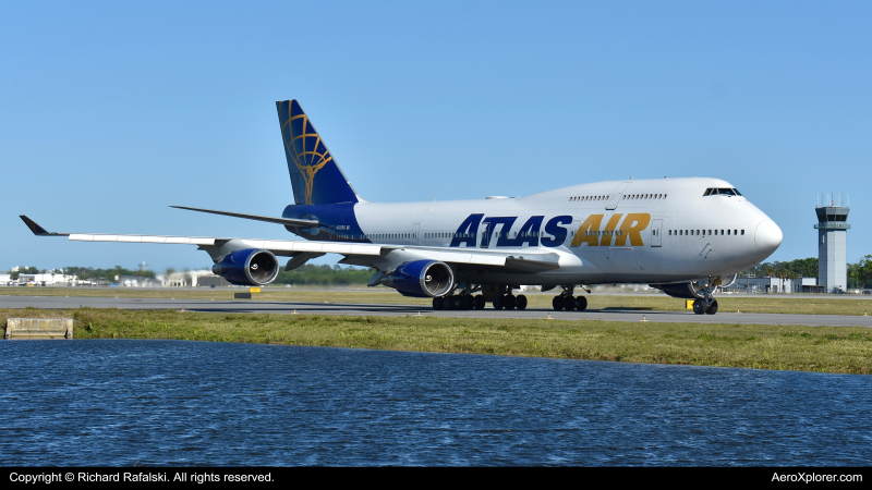 Photo of N322SG - Atlas Air Boeing 747-400 at DAB on AeroXplorer Aviation Database