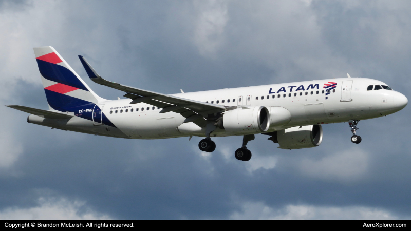 Photo of CC-BHD - LATAM Airbus A320NEO at MCO on AeroXplorer Aviation Database