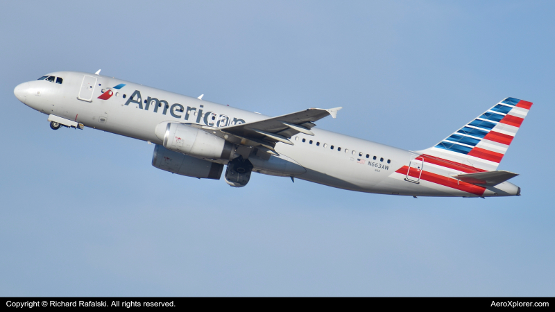 Photo of N663AW - American Airlines Airbus A320 at PHX on AeroXplorer Aviation Database