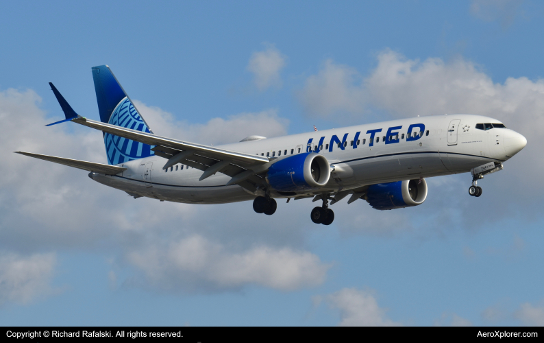 Photo of N17328 - United Airlines Boeing 737 MAX 8 at ORD on AeroXplorer Aviation Database