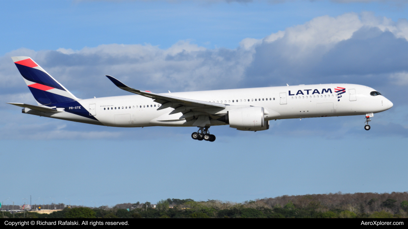 Photo of PR-XTE - LATAM Airbus A350-900 at MCO on AeroXplorer Aviation Database