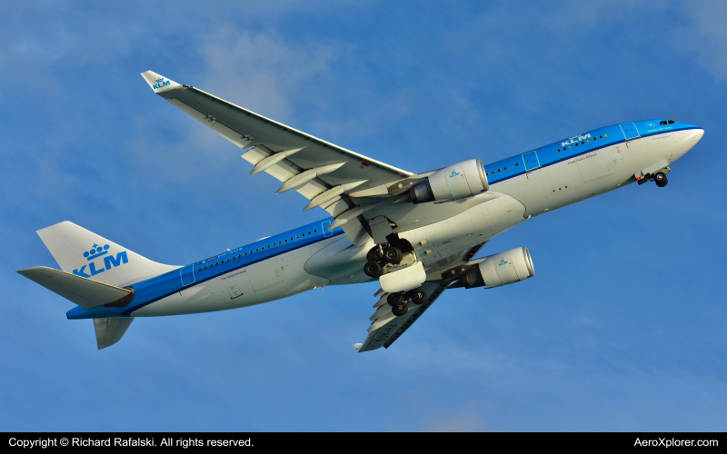 Photo of PH-AOB - KLM Airbus A330-200 at SXM on AeroXplorer Aviation Database