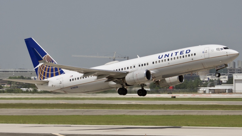 Photo of N78506 - United Airlines Boeing 737-800 at IAH on AeroXplorer Aviation Database