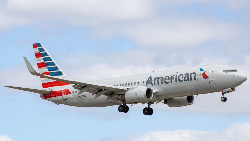 Photo of N820NN - American Airlines Boeing 737-800 at MIA on AeroXplorer Aviation Database