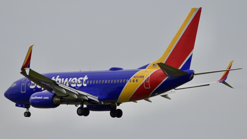 Photo of N253WN - Southwest Airlines Boeing 737-700 at IAH on AeroXplorer Aviation Database