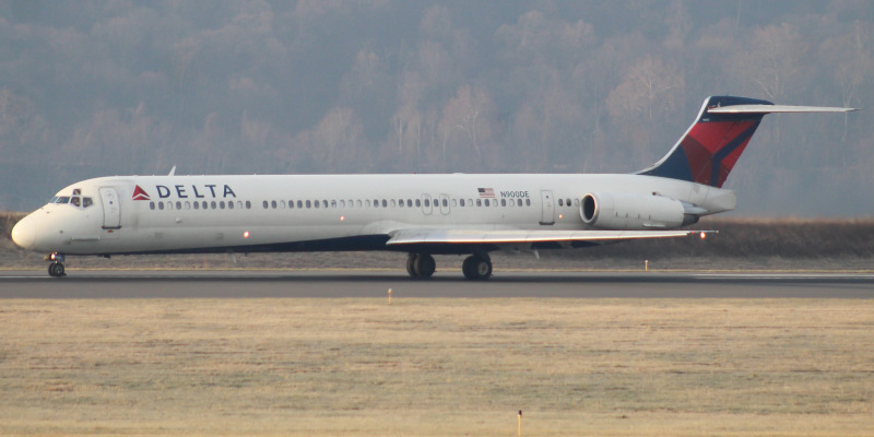 Photo of N900DE - Delta Airlines McDonnell Douglas MD-88 at MDT on AeroXplorer Aviation Database