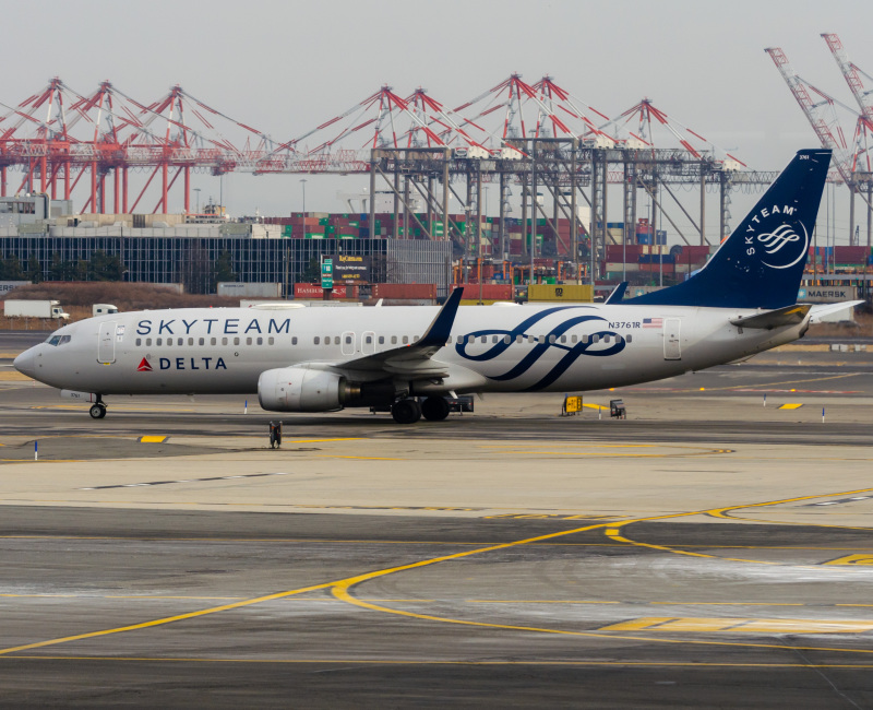 Photo of N3761R - Delta Airlines Boeing 737-800 at EWR on AeroXplorer Aviation Database