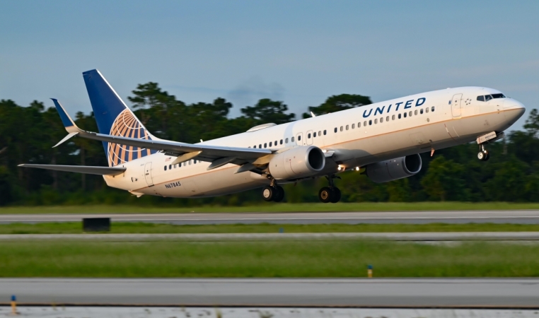 Photo of N67845 - United Airlines Boeing 737-900ER at MCO on AeroXplorer Aviation Database