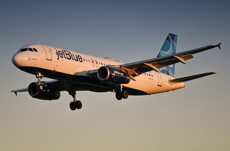 Photo of N563JB - JetBlue Airways Airbus A320 at MCO on AeroXplorer Aviation Database