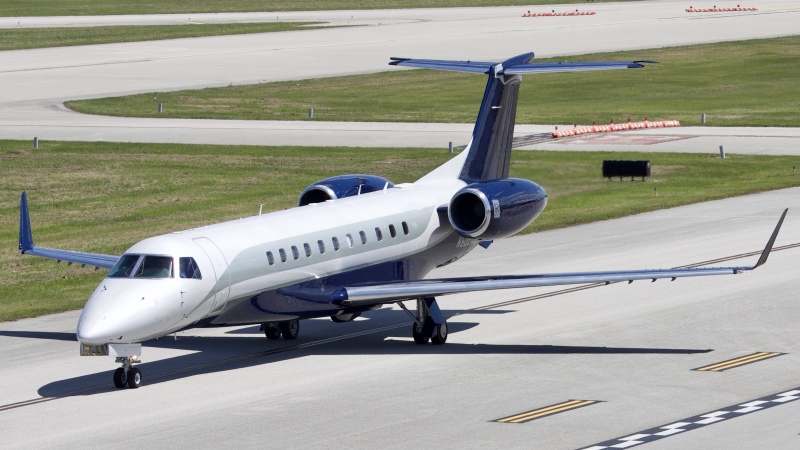 Photo of N600WB - PRIVATE Embraer Legacy 600 at HOU on AeroXplorer Aviation Database