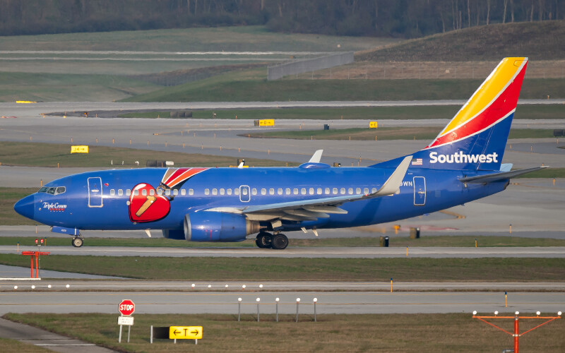 Photo of N409WN - Southwest Airlines Boeing 737-700 at CVG on AeroXplorer Aviation Database