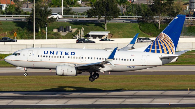 Photo of N23721 - United Airlines Boeing 737-700 at TPA on AeroXplorer Aviation Database