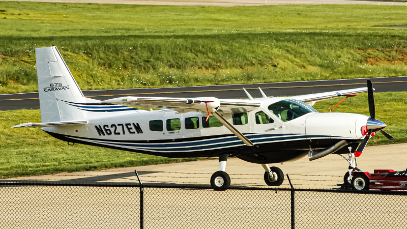 Photo of N627EM - PRIVATE Cessna 208 Caravan at IAD on AeroXplorer Aviation Database