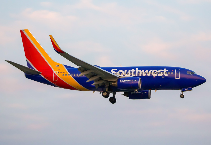 Photo of N7852A - Southwest Airlines Boeing 737-700 at MKE on AeroXplorer Aviation Database