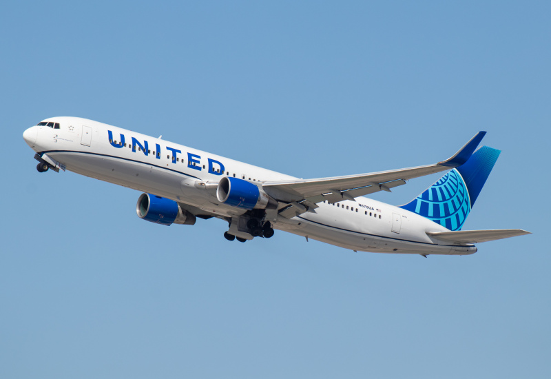 Photo of N670UA - United Airlines Boeing 767-300ER at LAX on AeroXplorer Aviation Database