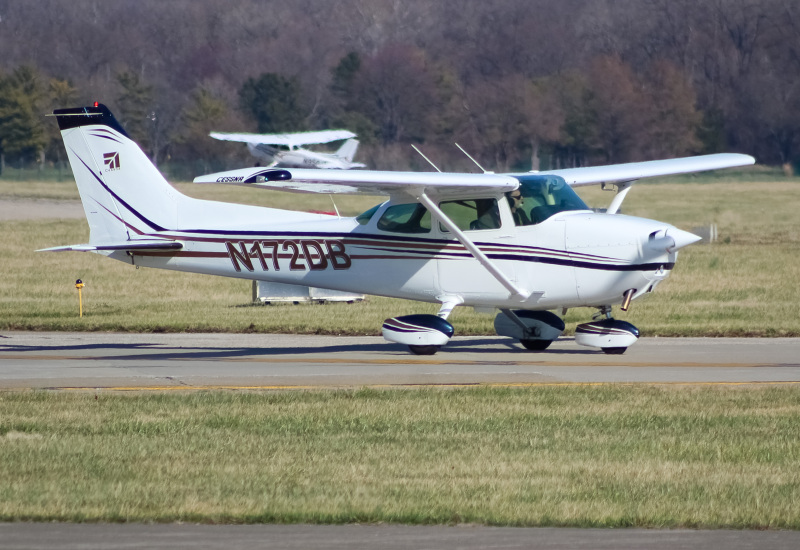Photo of N172DB - PRIVATE  Cessna 172 at LUK on AeroXplorer Aviation Database