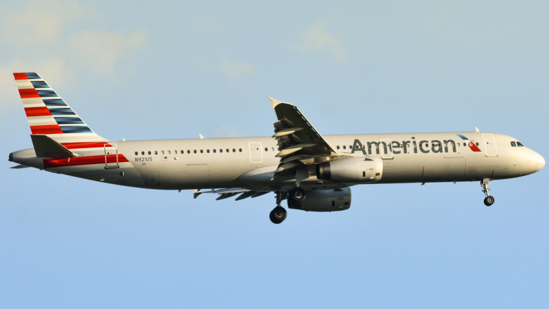 Photo of N921US - American Airlines Airbus A321-200 at PHL on AeroXplorer Aviation Database