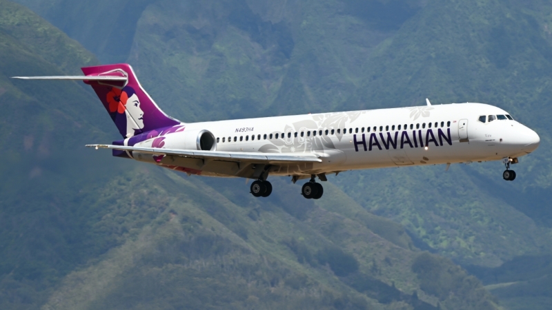 Photo of N493HA - Hawaiian Airlines Boeing 717-200 at OGG on AeroXplorer Aviation Database