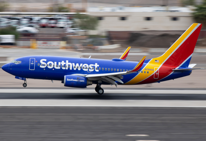 Photo of N7880D - Southwest Airlines Boeing 737-700 at PHX on AeroXplorer Aviation Database