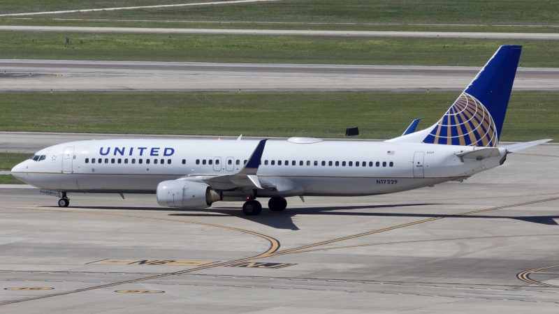 Photo of N17229 - United Airlines Boeing 737-800 at IAH on AeroXplorer Aviation Database