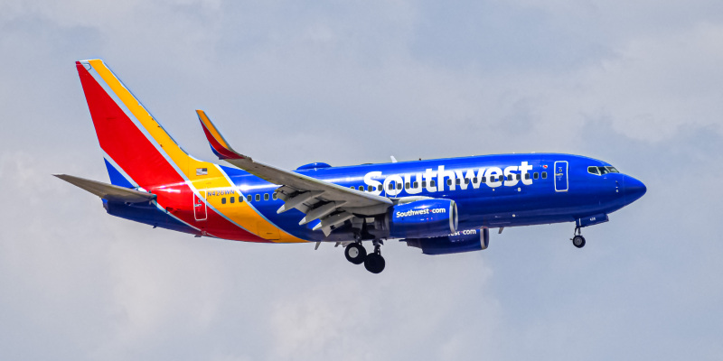 Photo of N426WN - Southwest Airlines Boeing 737-700 at DEN on AeroXplorer Aviation Database