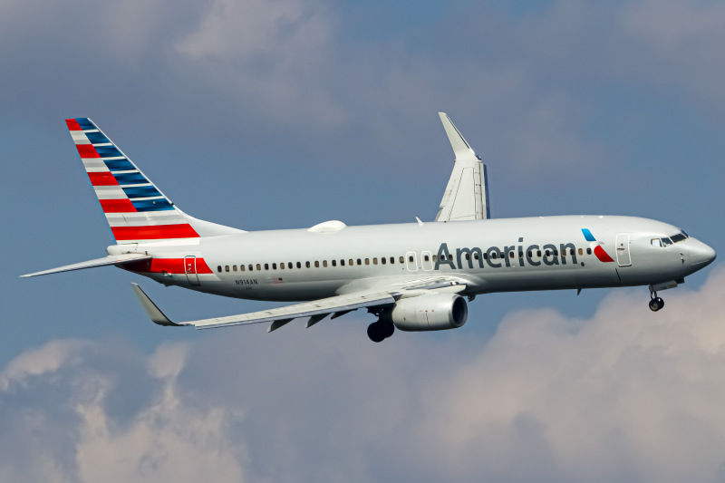 Photo of N914AN - American Airlines Boeing 737-800 at DCA on AeroXplorer Aviation Database