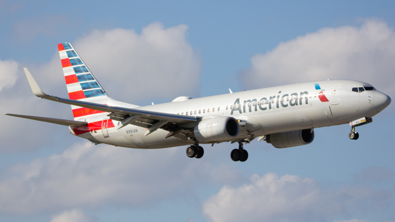 Photo of N981AN - American Airlines Boeing 737-800 at MIA on AeroXplorer Aviation Database