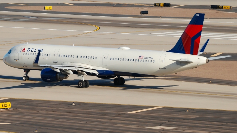 Photo of N382DN - Delta Airlines Airbus A321-200 at PHX on AeroXplorer Aviation Database