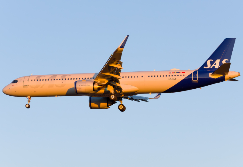 Photo of SE-DMR - Scandinavian Airlines Airbus A321LR at IAD on AeroXplorer Aviation Database