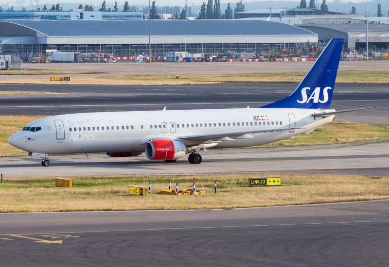 Photo of LN-RCN - Scandinavian Airlines Boeing 737-800 at LHR on AeroXplorer Aviation Database