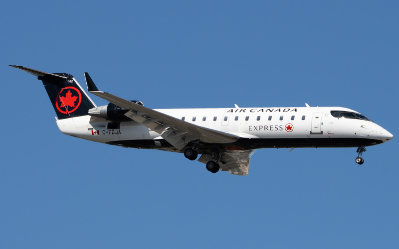 Photo of C-FDJA - Air Canada Express Mitsubishi CRJ-200 at EWR on AeroXplorer Aviation Database
