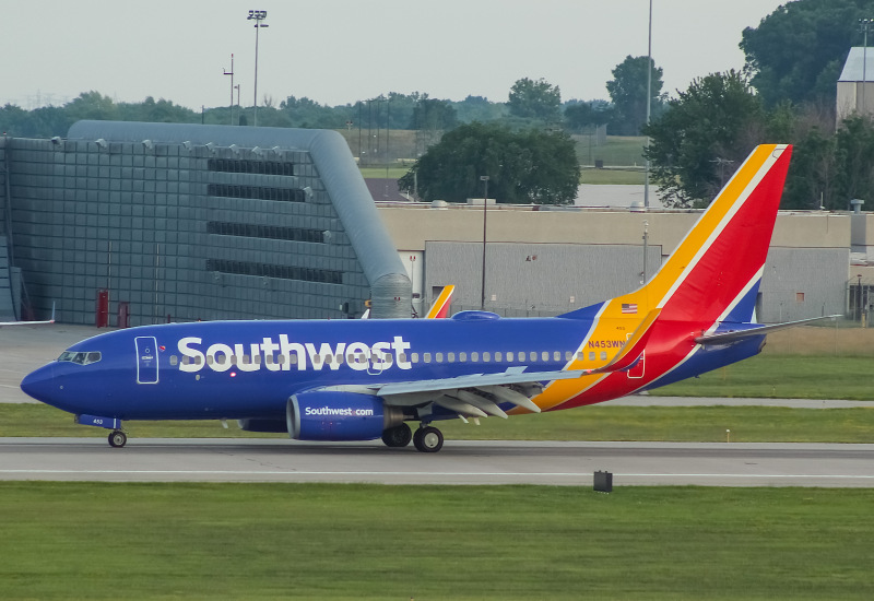 Photo of N453WN - Southwest Airlines Boeing 737-700 at MKE on AeroXplorer Aviation Database