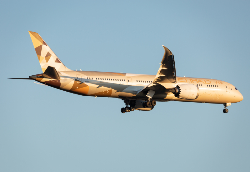 Photo of A6-BLC - Etihad Airways Boeing 787-9 at IAD on AeroXplorer Aviation Database