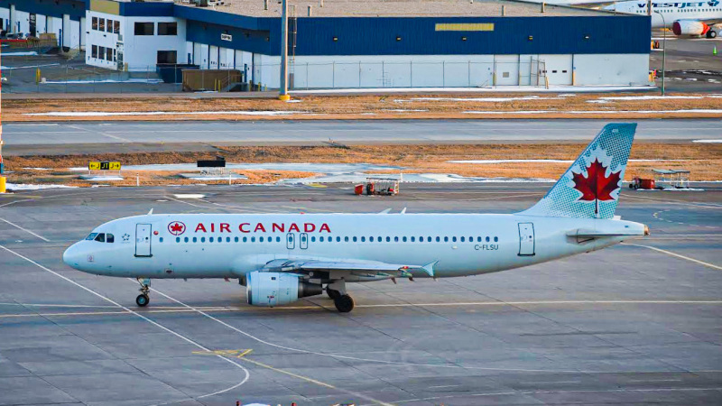 Photo of C-FLSU - Air Canada Airbus A320 at YYC on AeroXplorer Aviation Database