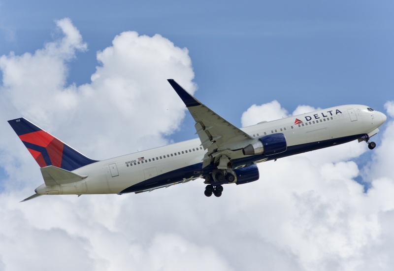 Photo of N192DN - Delta Airlines Boeing 767-300ER at MCO on AeroXplorer Aviation Database
