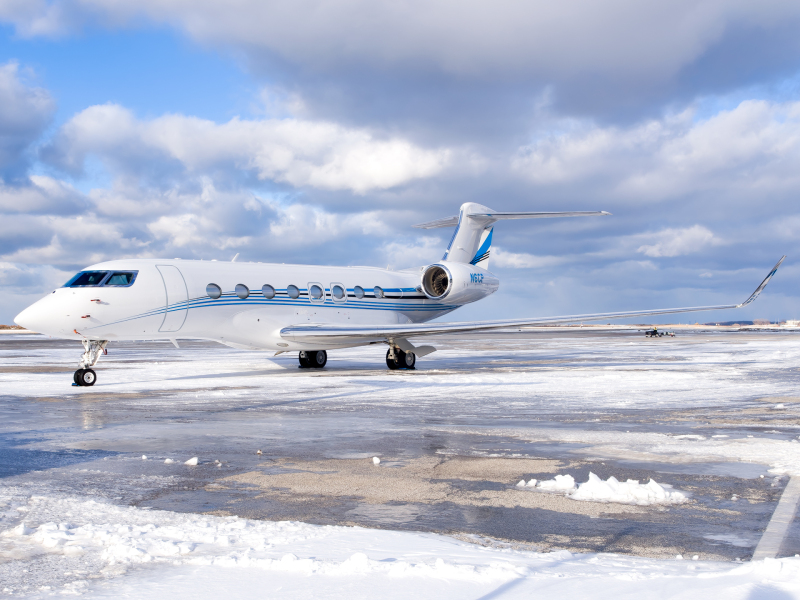 Photo of N6CP - PRIVATE Gulfstream G650ER at BKL on AeroXplorer Aviation Database