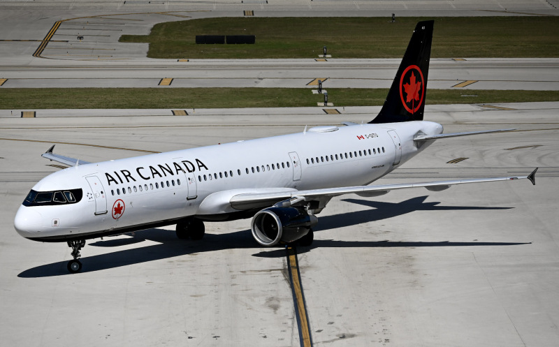 Photo of C-GITU - Air Canada Airbus A321-200 at FLL on AeroXplorer Aviation Database