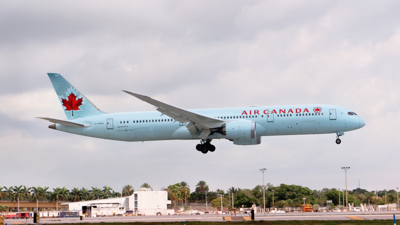 Photo of C-FRSO - Air Canada Boeing 787-9 at FLL on AeroXplorer Aviation Database