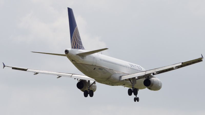 Photo of N456UA - United Airlines Airbus A320 at IAH on AeroXplorer Aviation Database