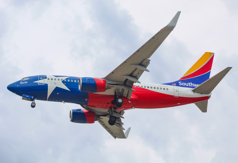 Photo of N931WN - Southwest Airlines Boeing 737-700 at MKE on AeroXplorer Aviation Database