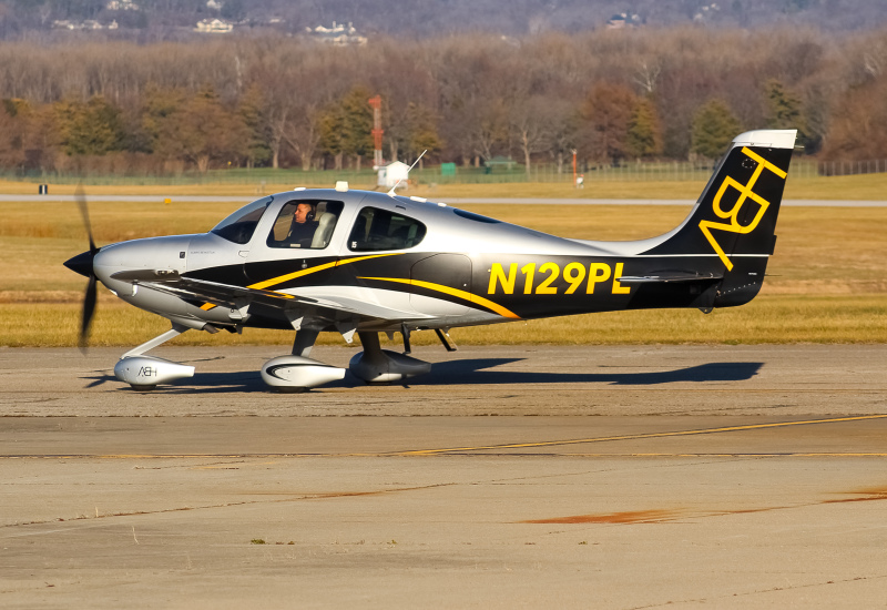 Photo of N129PL - PRIVATE  Cirrus SR-22 at LUK on AeroXplorer Aviation Database