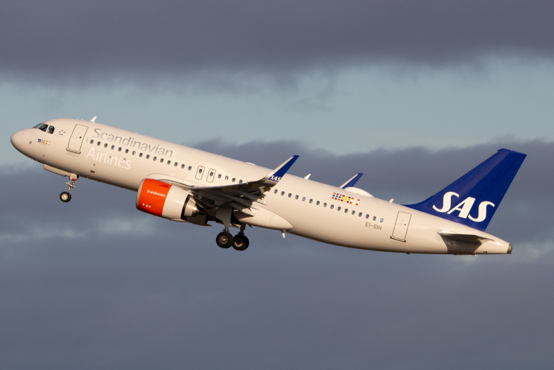 Photo of EI-SIH - Scandinavian Airlines Airbus A320NEO at LHR on AeroXplorer Aviation Database