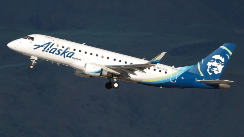 Photo of N400SY - Alaska Airlines Embraer E175 at RNO on AeroXplorer Aviation Database