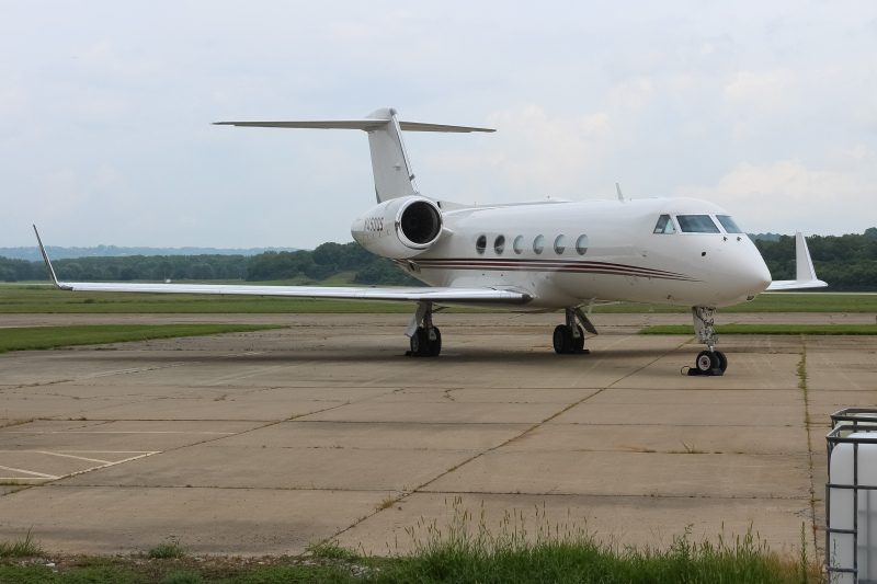 Photo of N450QS - NetJets Gulfstream IV at LUK on AeroXplorer Aviation Database