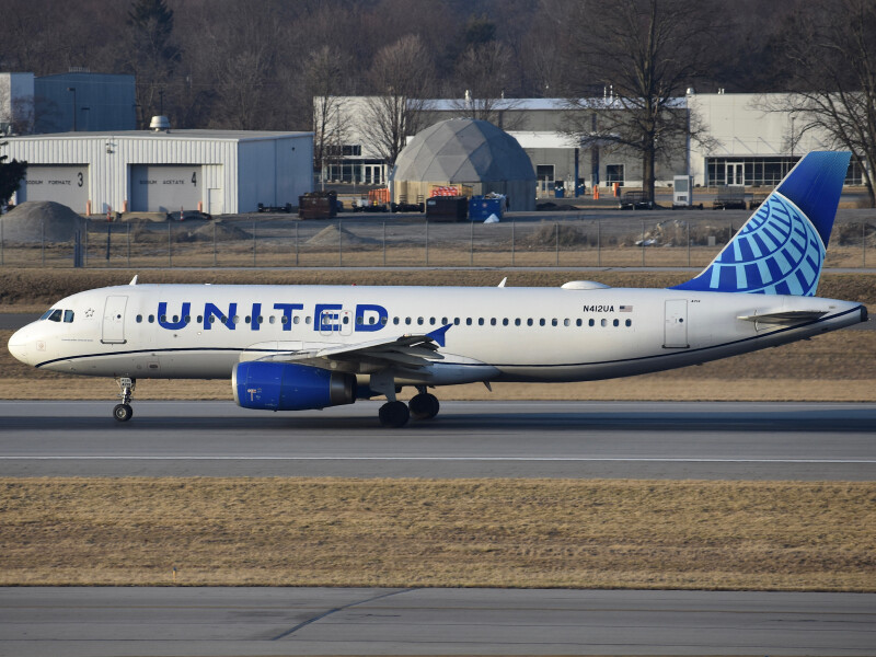 Photo of N412UA - United Airlines Airbus A320 at CMH on AeroXplorer Aviation Database