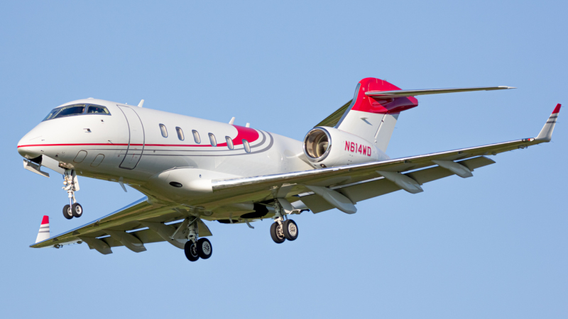 Photo of N614WD - PRIVATE Bombardier Challenger 300 at CMH on AeroXplorer Aviation Database
