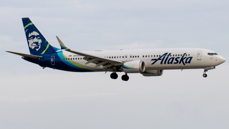 Photo of N705AL - Alaska airlines  Boeing 737 MAX 9 at IND on AeroXplorer Aviation Database