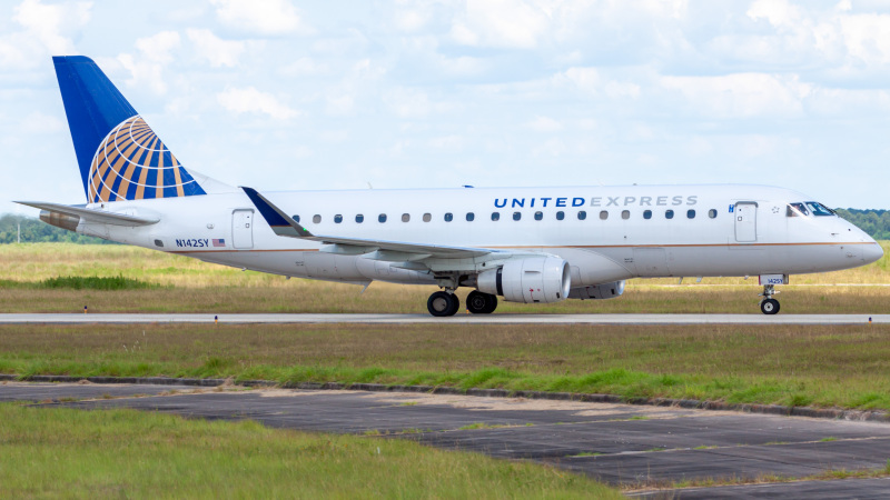 Photo of N142SY - United Express Embraer E175 at IAH on AeroXplorer Aviation Database