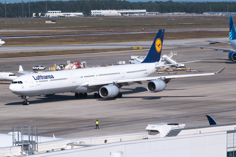 Photo of D-AIHX - Lufthansa Airbus A340-600 at IAH on AeroXplorer Aviation Database