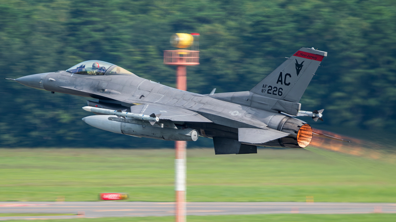 Photo of 87-0226 - United States Air Force (USAF) General Dynamics F-16 Fighting Falcon at ACY on AeroXplorer Aviation Database